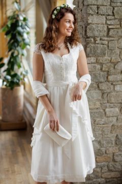 trachten_hiebaum_dirndl_hochzeitstrachten_hochzeit-in-tracht-damen_herren_hochzeitsdirndl_hochzeitsanzug_2023-3