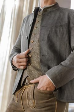 trachten_hiebaum_lederhose_gilet_ trachtensakko_trachten_herren_2023-4