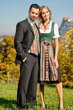 Vulkanland-Dirndl, Vulkanland-Tracht, handgefertigt in der Trachtenmanufaktur Hiebaum, Steiermark