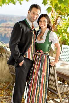 Vulkanland-Dirndl, Vulkanland-Tracht, handgefertigt in der Trachtenmanufaktur Hiebaum, Steiermark