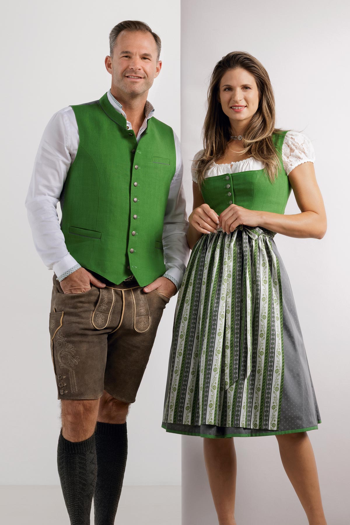 Original steirische Trachten aus dem Vulkanland von Trachtenmode Hiebaum in der Steiermark &ndash; traditionelle und moderne Dirndl, Trachtenanz&uuml;ge und Steirer-Outfits f&uuml;r Damen, Herren und Kinder aus &Ouml;sterreich, inklusive Vulkanland-Tracht, Rosegger-Tracht und klassischen Steirer-Trachten